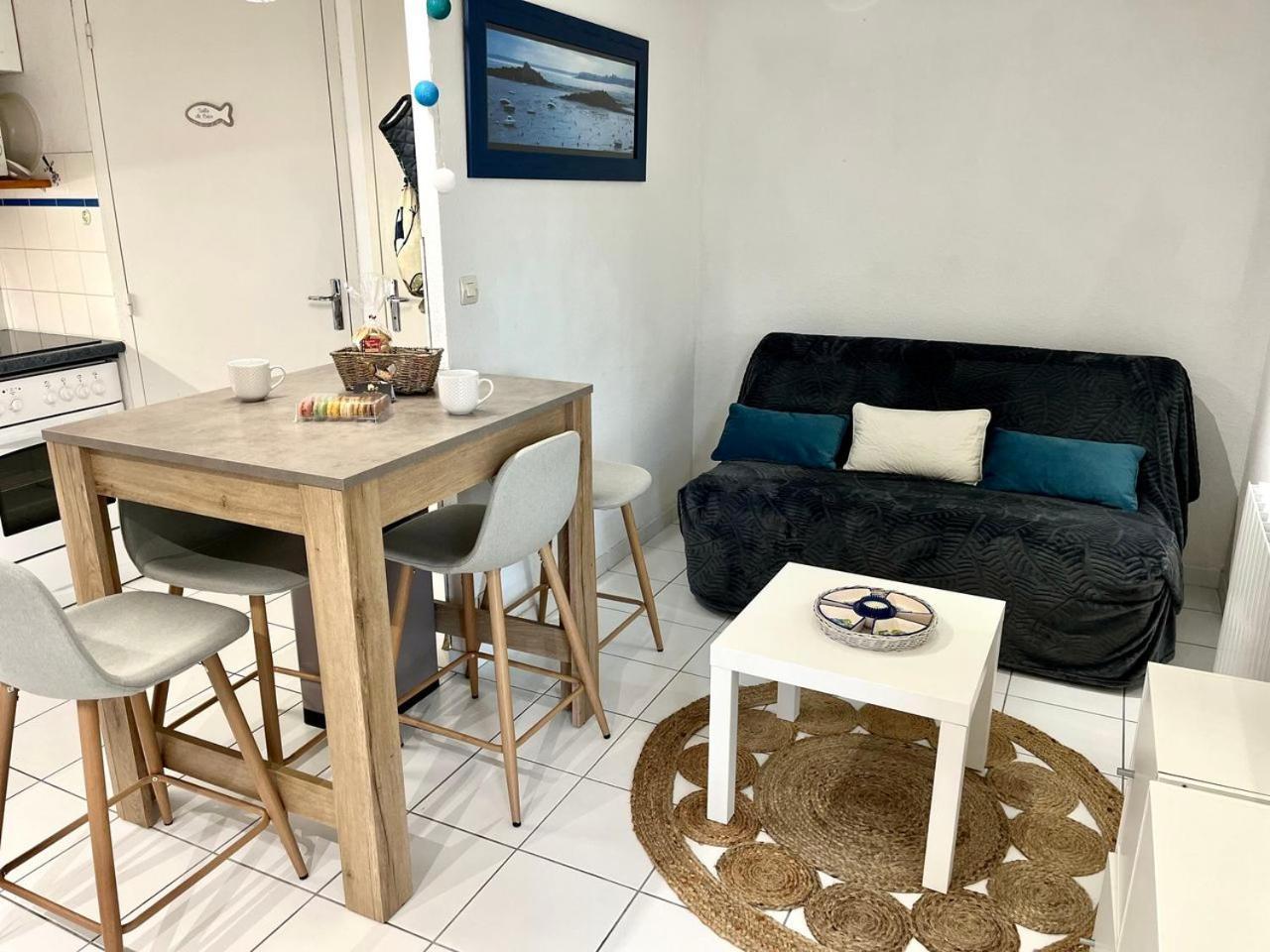 Hébergement de vacances Keraven, Charmante Maisonnette, Piscine Commune 1-4 Personnes Moëlan-sur-Mer
