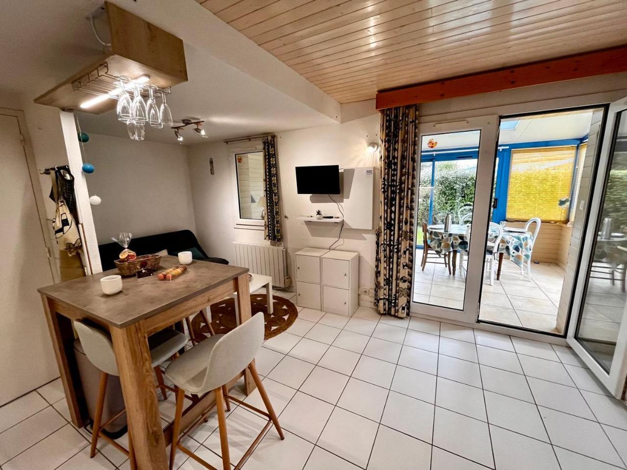 Keraven, Charmante Maisonnette, Piscine Commune 1-4 Personnes Holiday home *